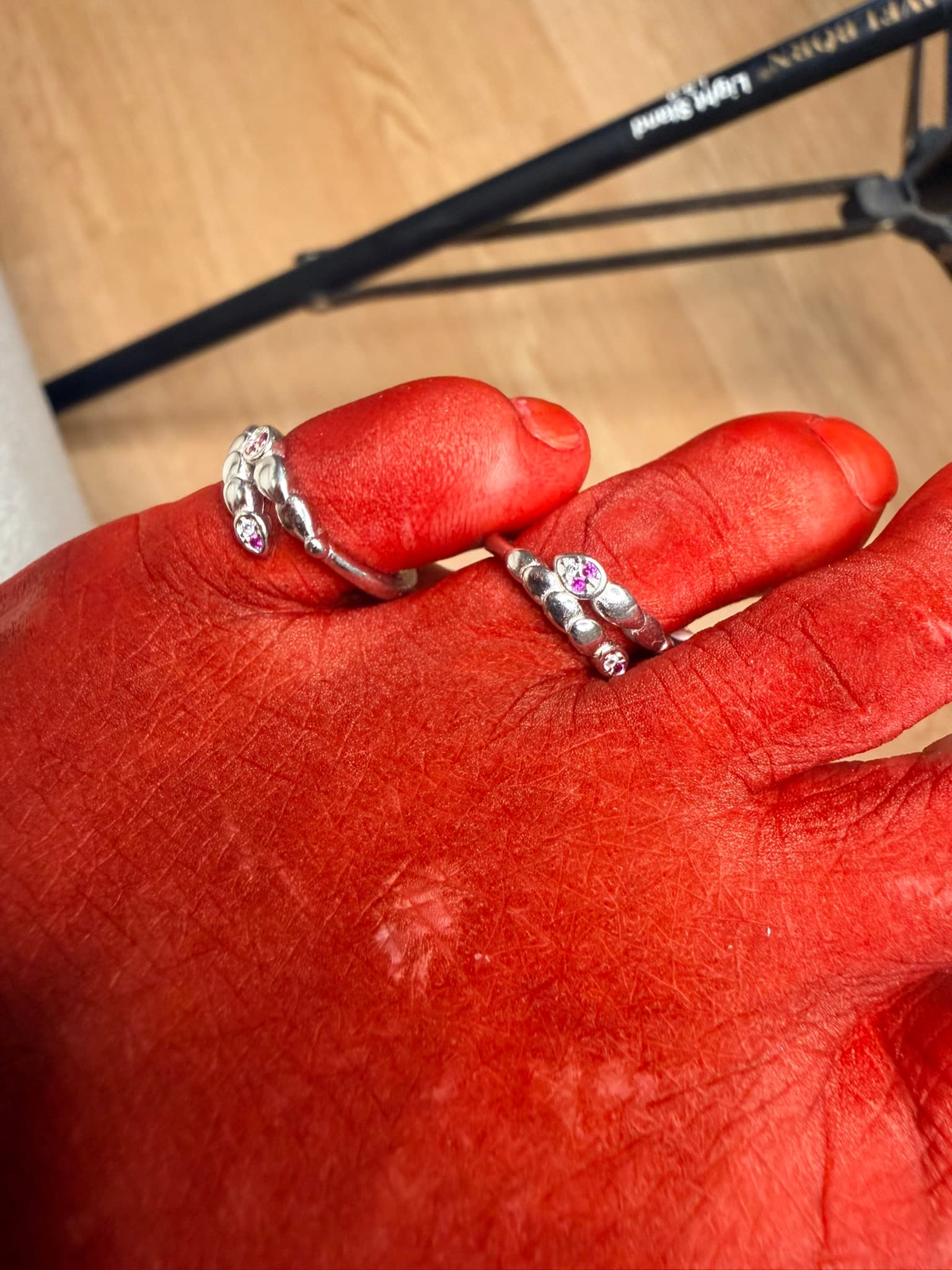 Leaf Motif Silver Toe Ring with Pink Stone Accents